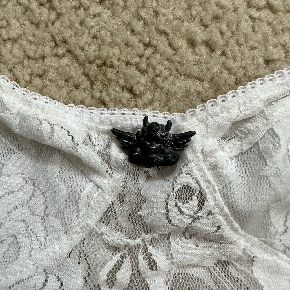 Relisted in my closet! 
Boys Lie UO Urban Outfitters white cropped lace bustier - Picture 4 of 7